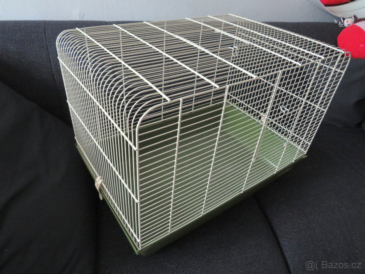 Prodám tuto větší klec pro zvířátka.
