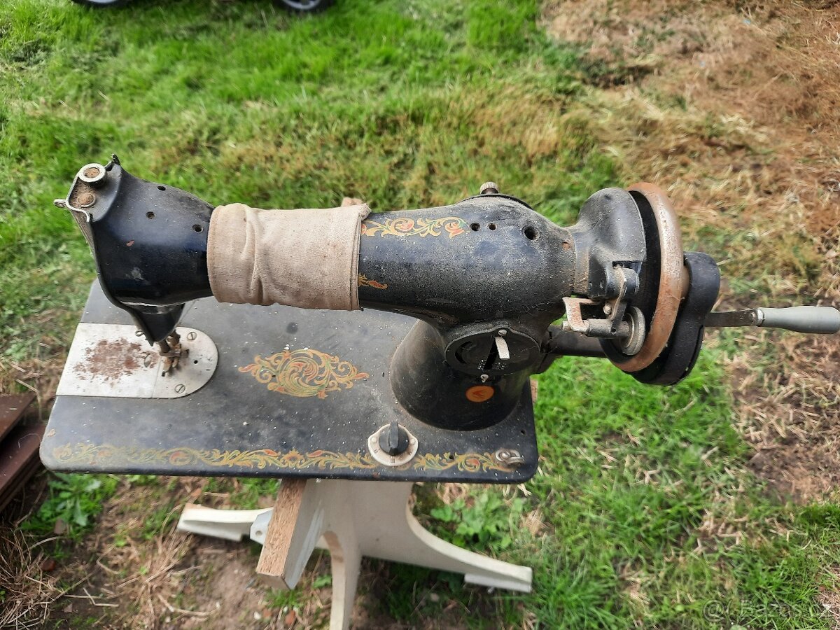 Ruční šicí stroj