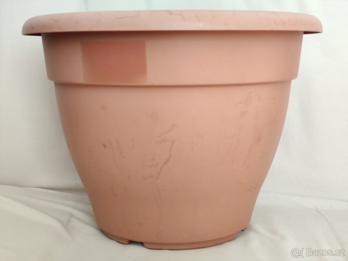 Květináč plastový terakota výška 28 cm 100,- Kč
