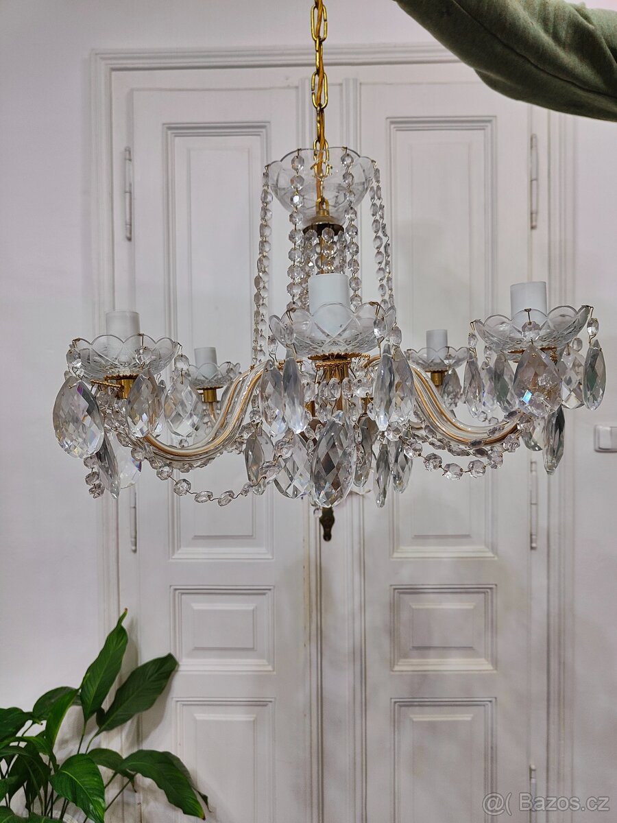 Osmi ramenný křišťálový lustr - průměr 62cm
