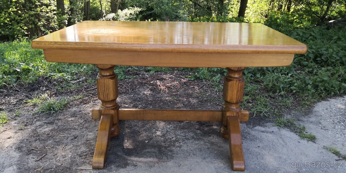 Masivní rozkládací stůl - TOP STAV