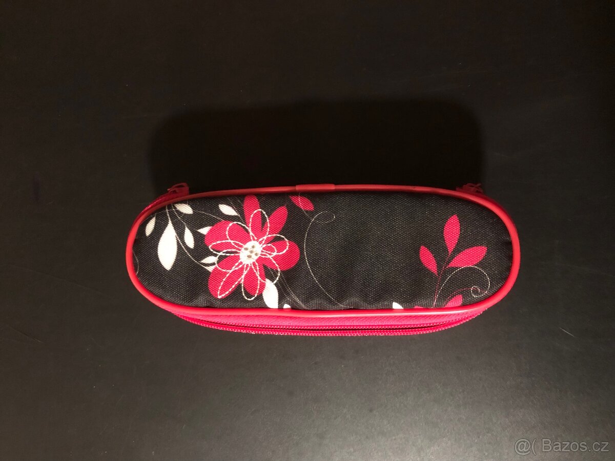 Menší dívčí penál s kamínky