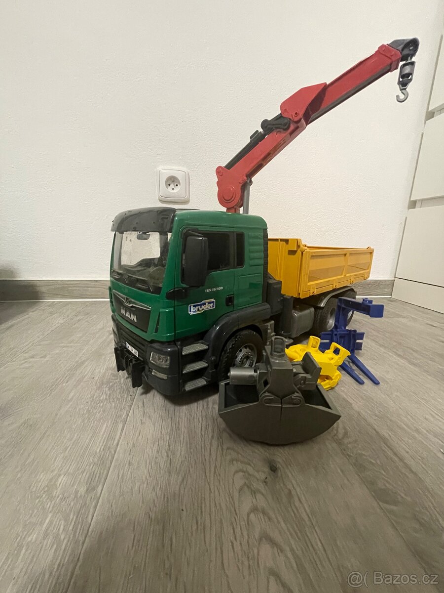 Bruder Man s nakládacím jeřábem