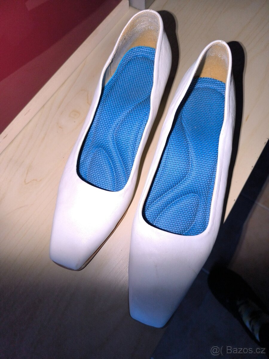 Lodičky top stav bílé vel 43