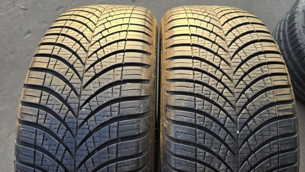 Celoroční pneu 205/55/16 Good Year