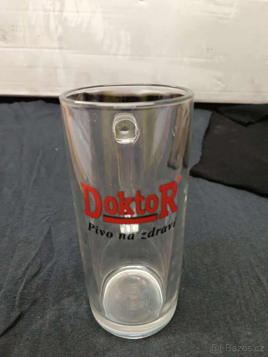 Pivní sklenice ucháč DOKTOR 0.4 L