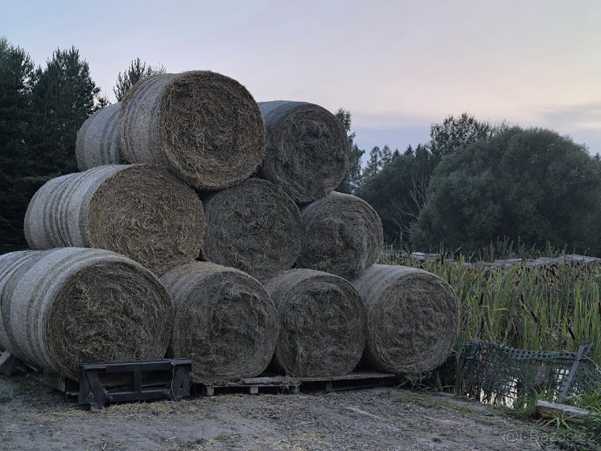 Prodám kulaté balíky sena
