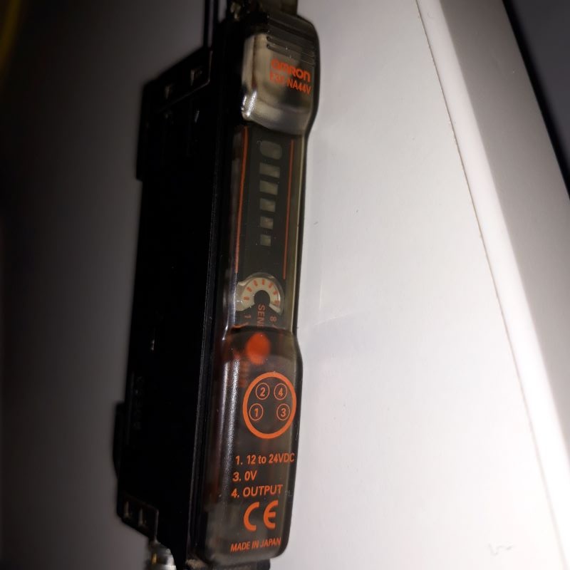 Fotoelektrický snímač OMRON typ E3X-NA44V