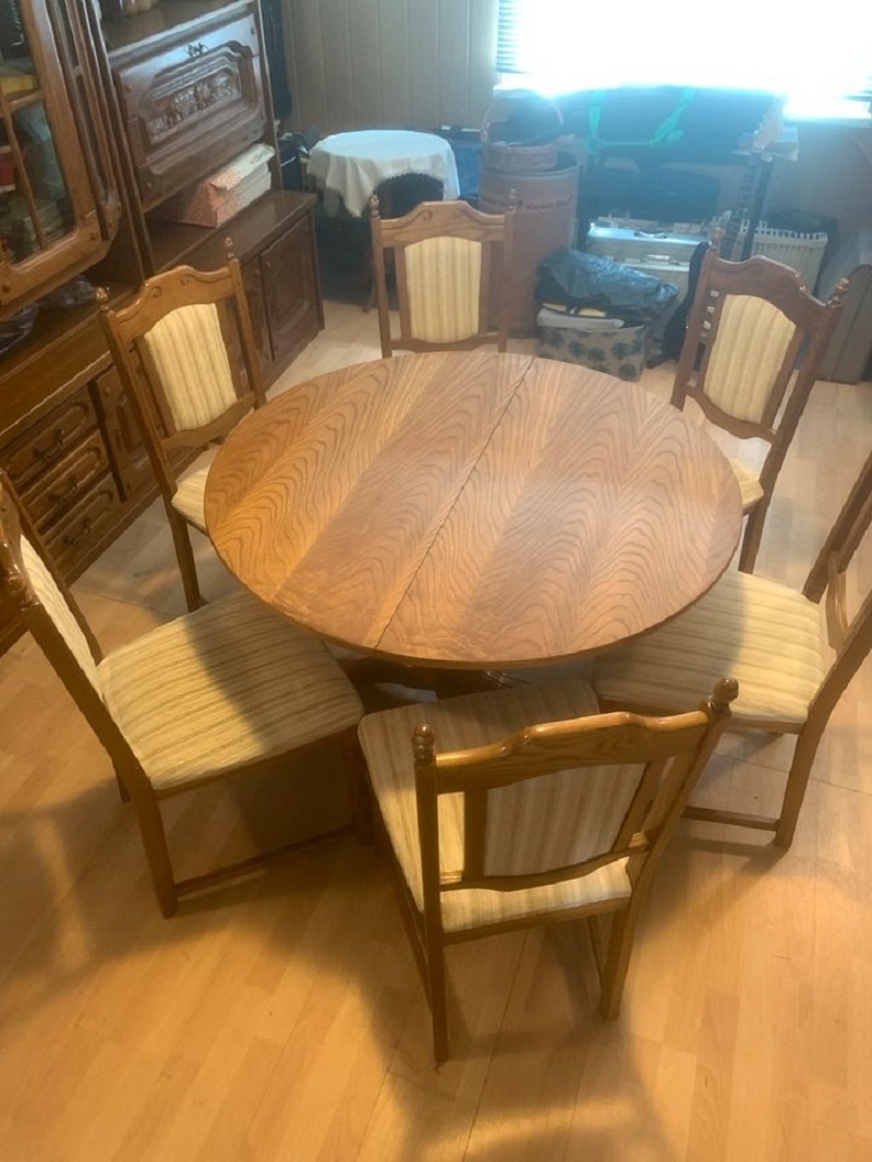 Kulatý stůl jídelní, rozkládací a 6 židlí - ZAMLUVENO