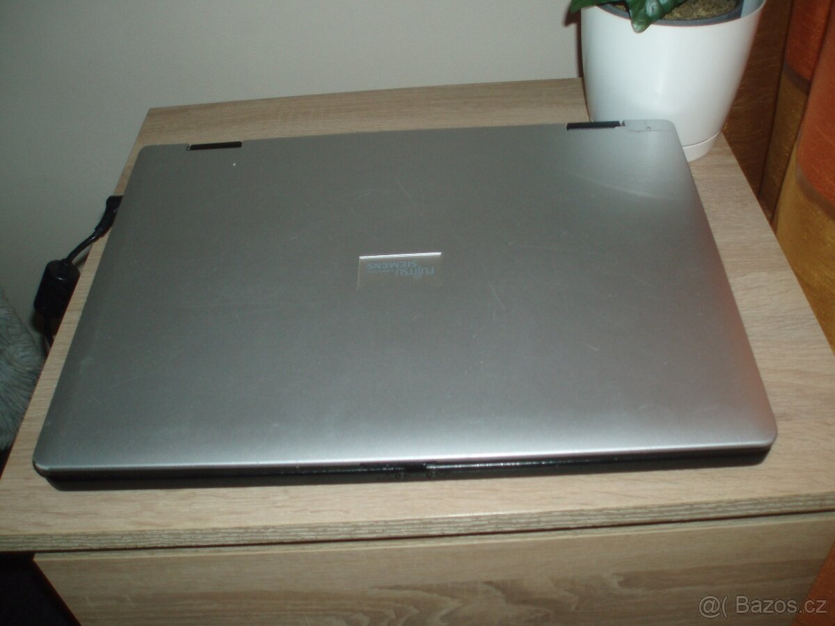 Starý plně funkční notebook Siemens Fujitsu Amilo intel(r)co
