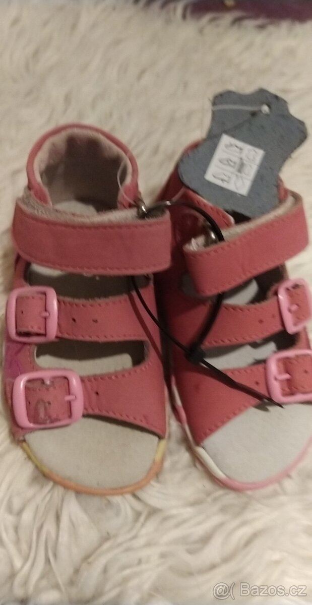 Dívčí sandálky
