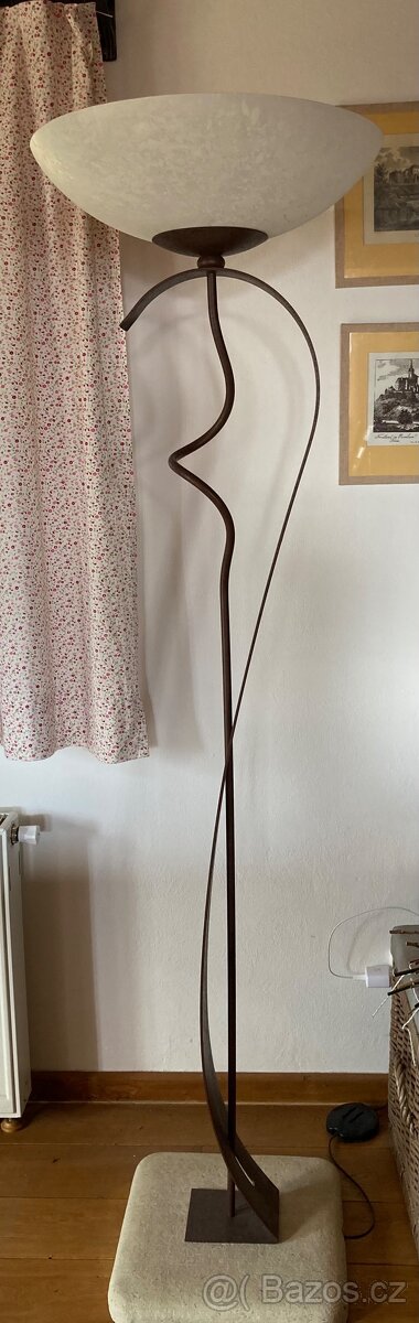 Stojací lampa, lustr, nástěnná lampa