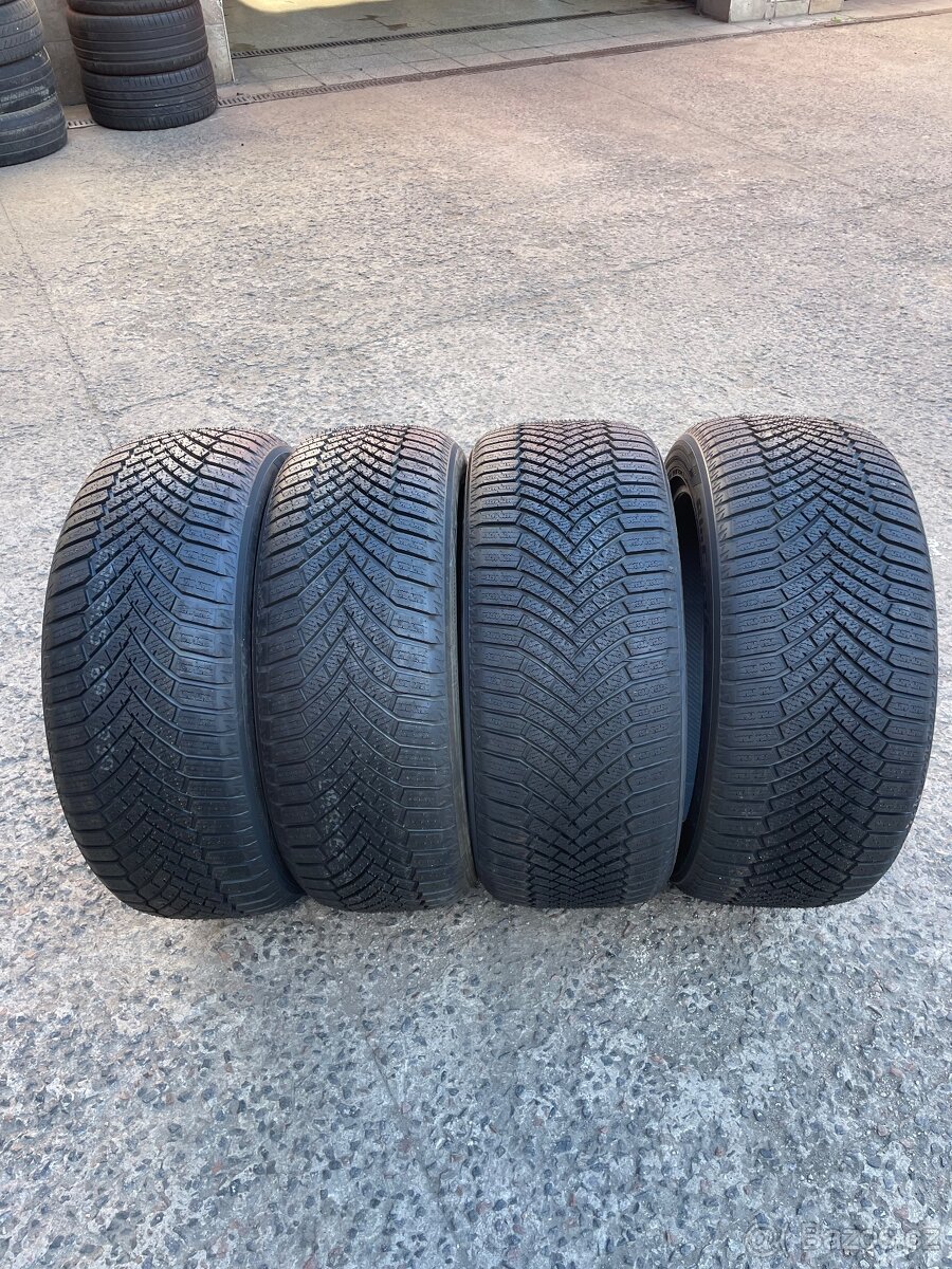 Yokohama BluEarth Winter V906 SUV