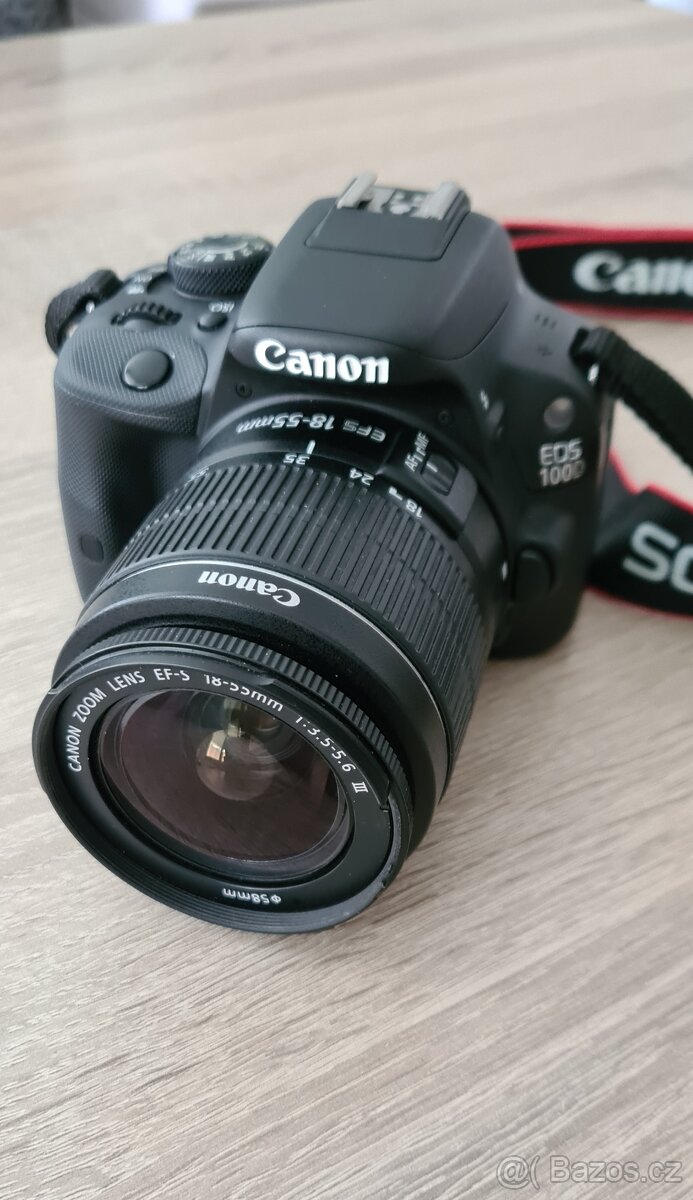 Canon EOS 100D, s objektivy 18-55 mm a 75-300 mm