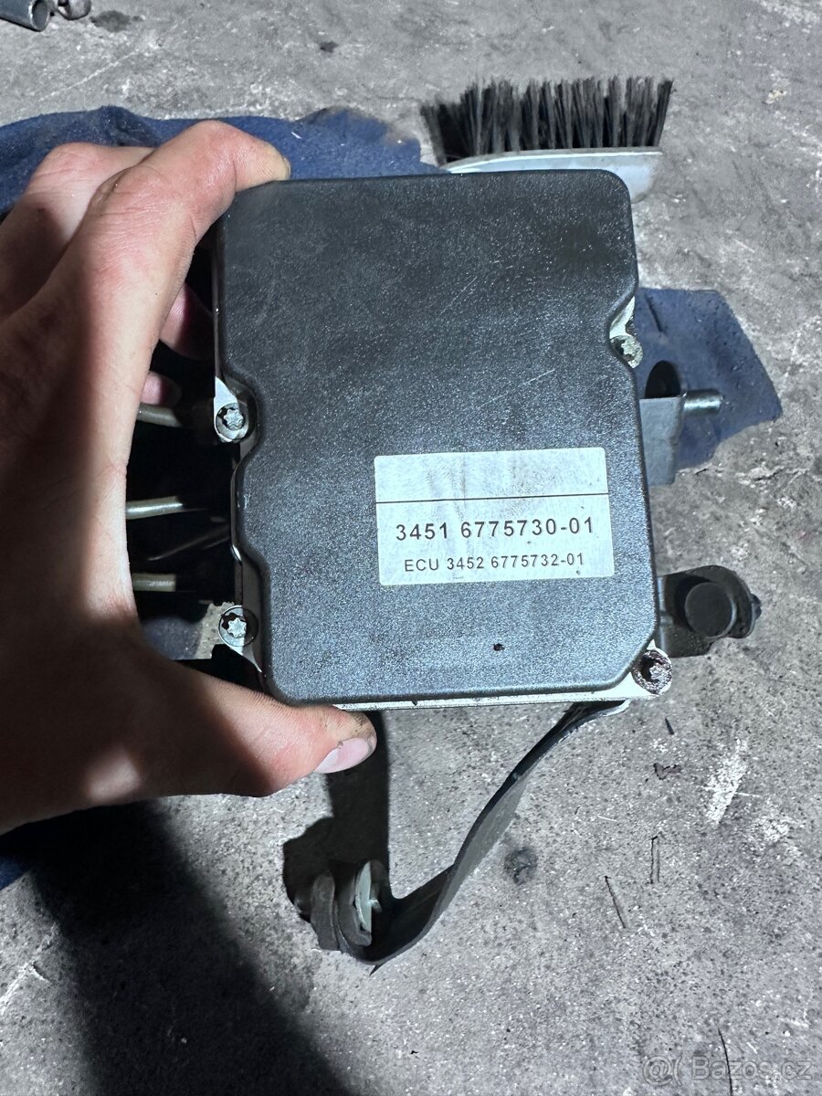 Bmw e60/61 řidiči jednotka ABS