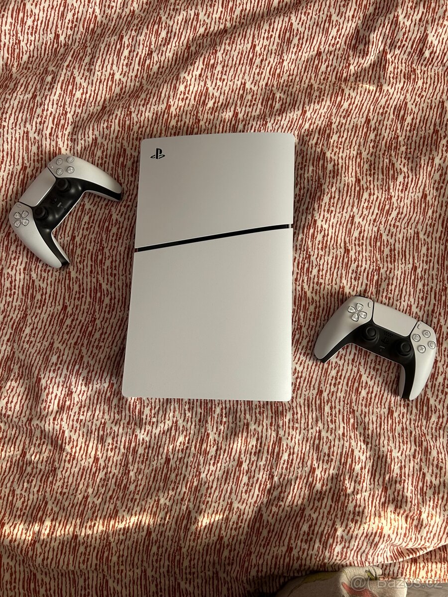 PlayStation 5 s mechanikou + 2 ovladače