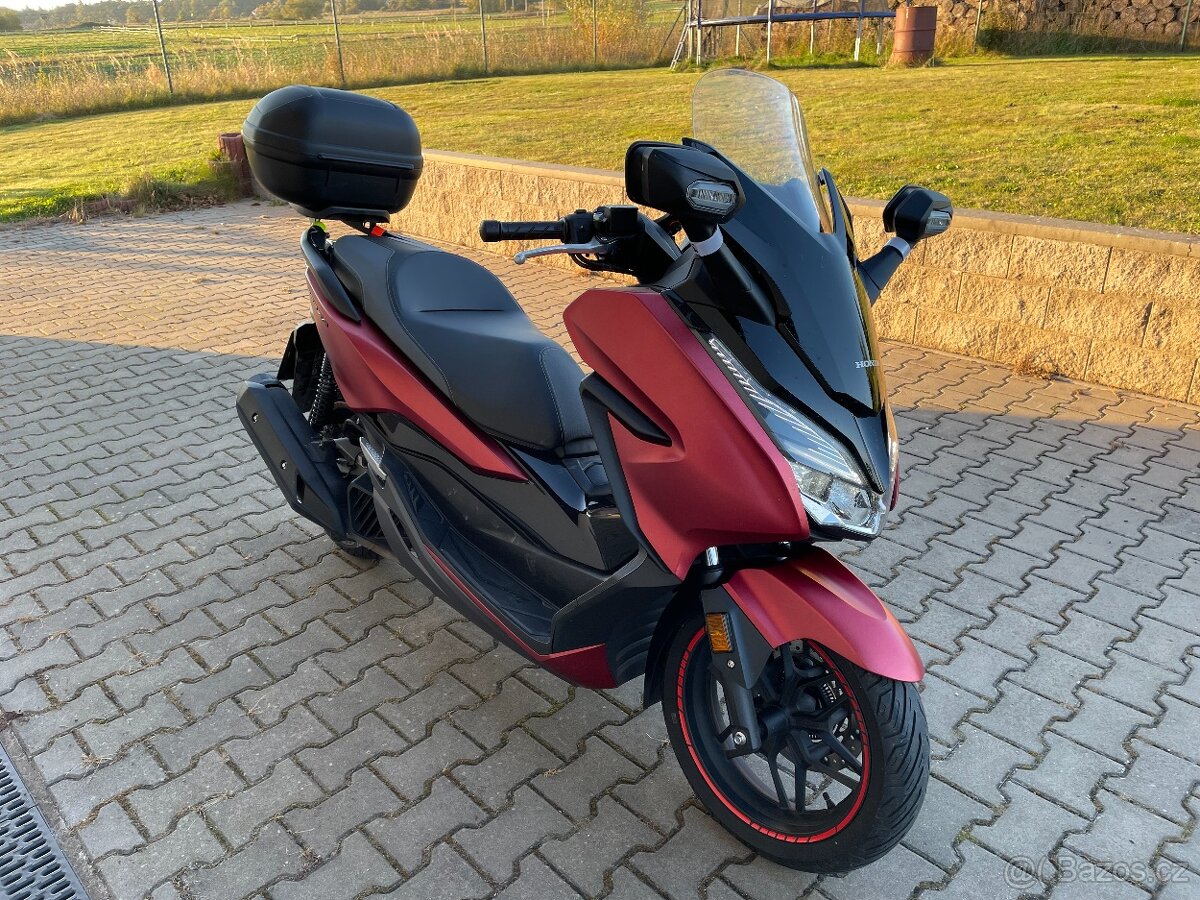 Honda Forza 125 07/2019 první majitel. Nová STK