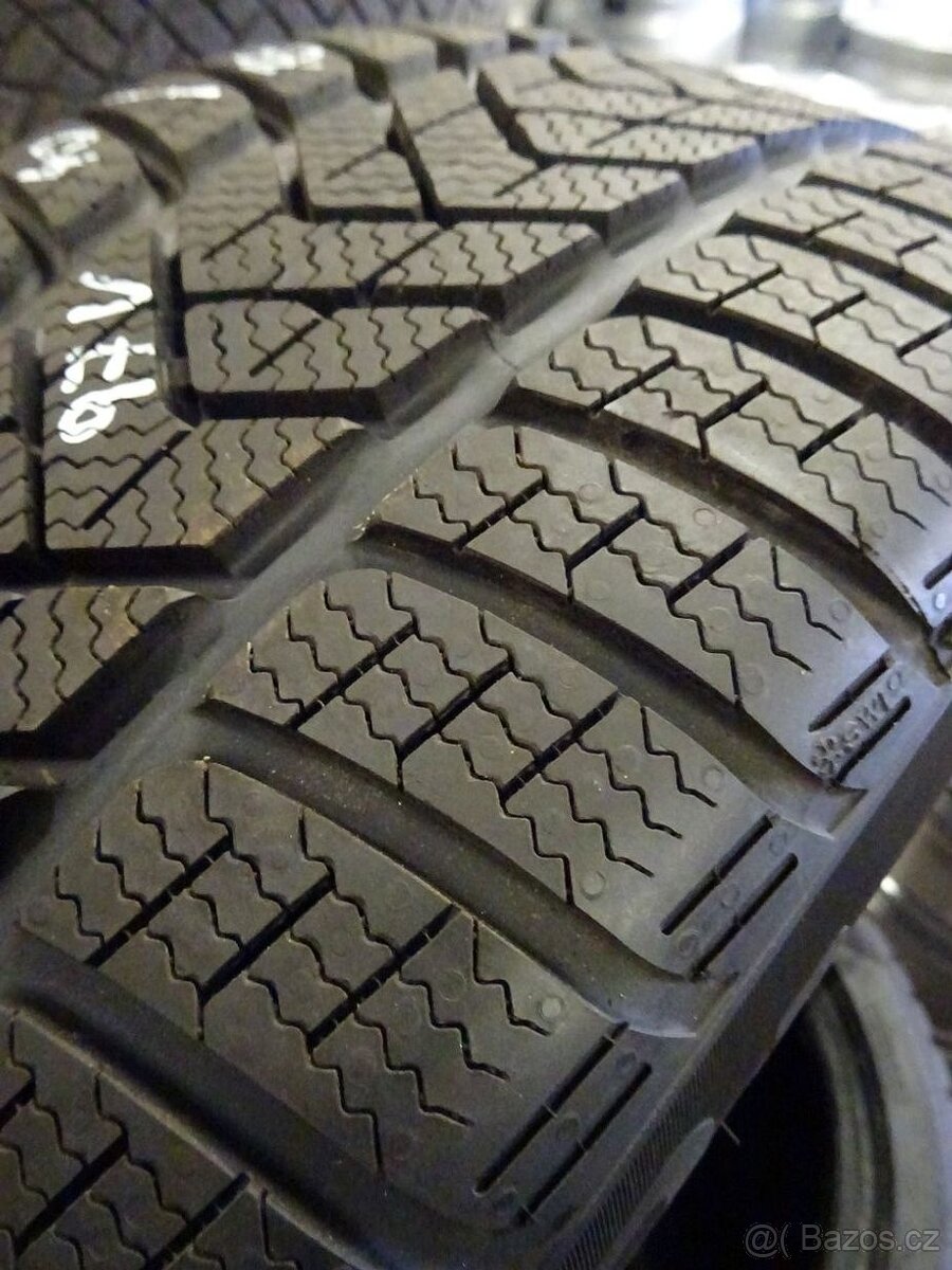 Zimní pneu Pirelli Sottozero 3,245/40/18, 4 ks, 8 mm