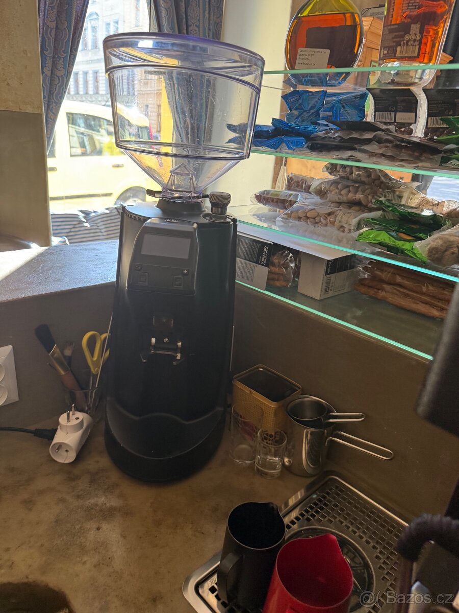 Prodám kávovar Nuova Simonelli Appia II compact + mlýnek