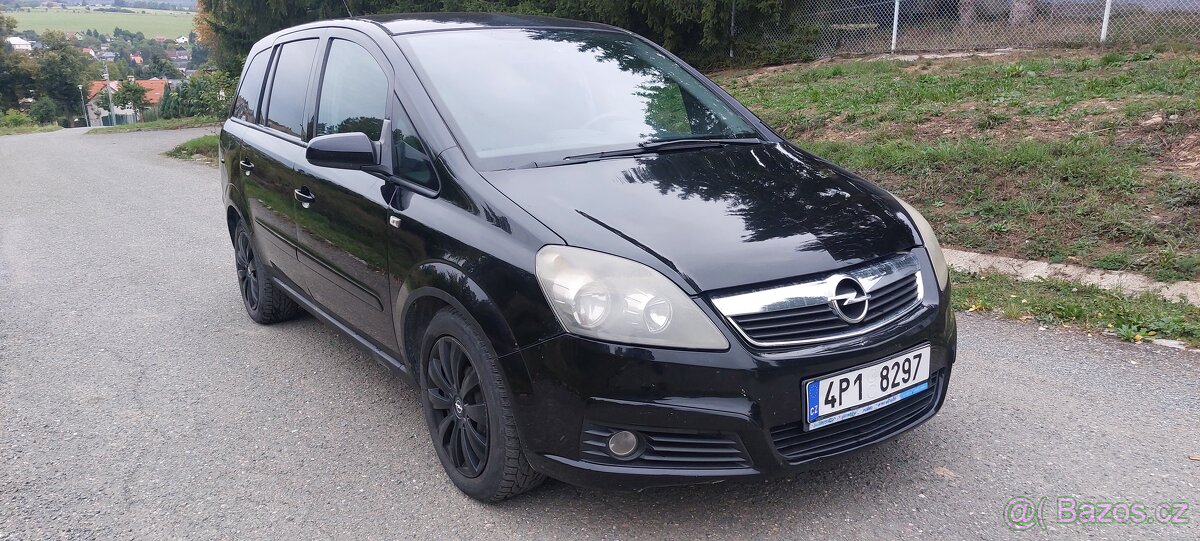 Opel zafira 1.9 cdti 74kw 7 místné