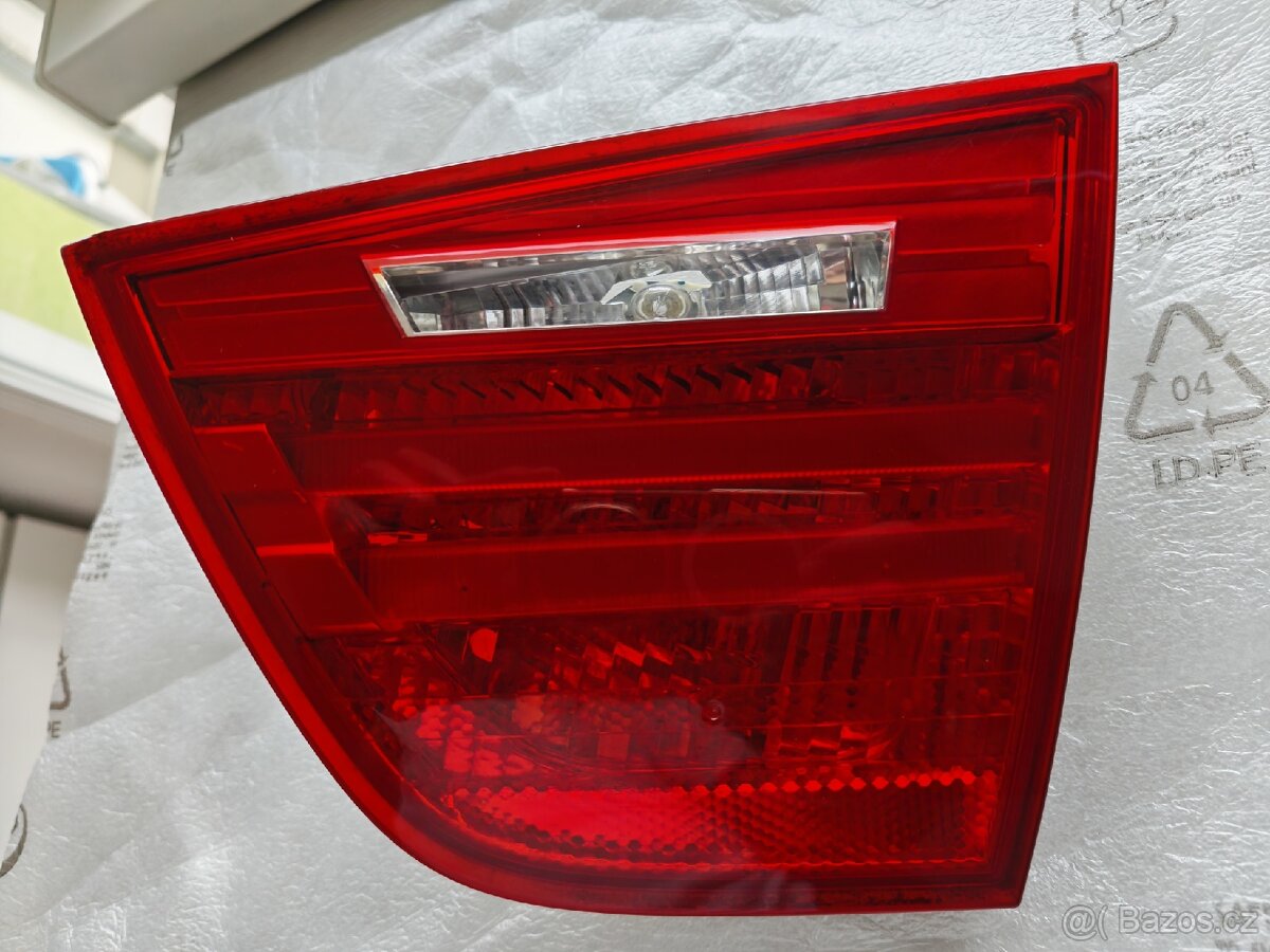 BMW 3 E91-Zadní levé světlo na kufr