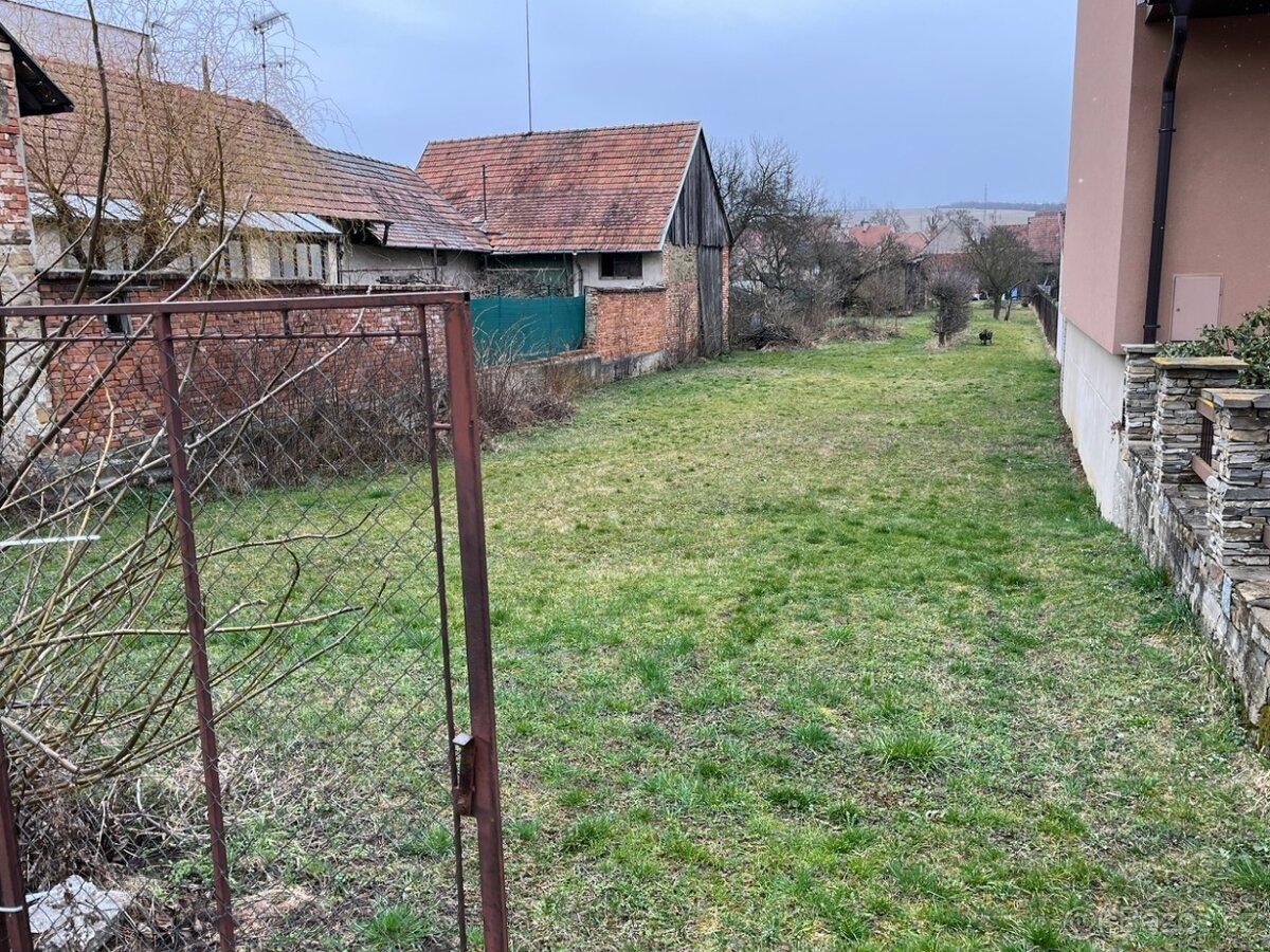 Prodej stavebního pozemku 642 m² LIPOV