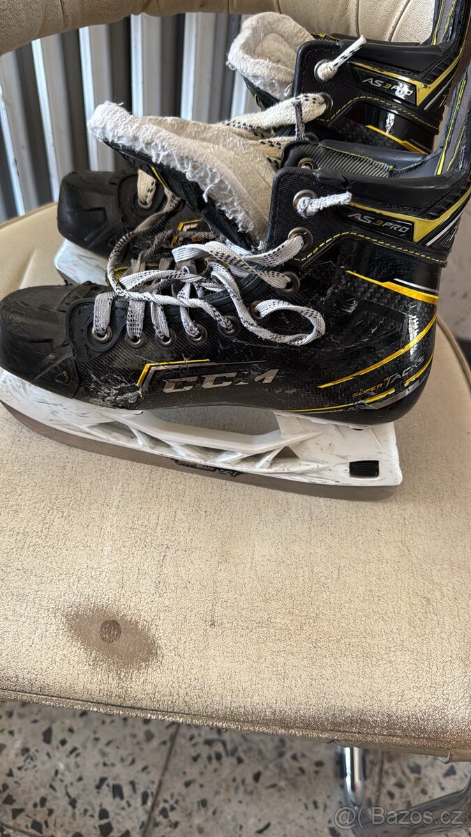 Prodám brusle ccm tacks as 3 pro + 2 sady náhradních nožů