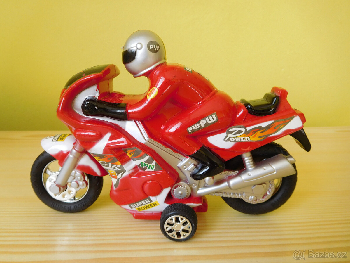 Motorka, kostky, hodiny, puzzle