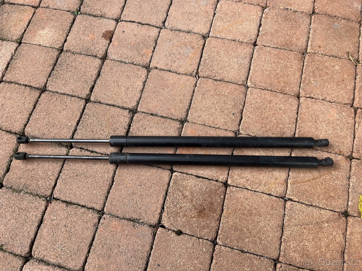 VW T5 tlumiče zadní vrata, zámek přední kapoty