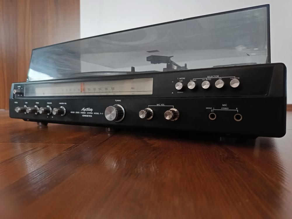 ONKYO High Fidelity Solid State Stereo F-7  1975