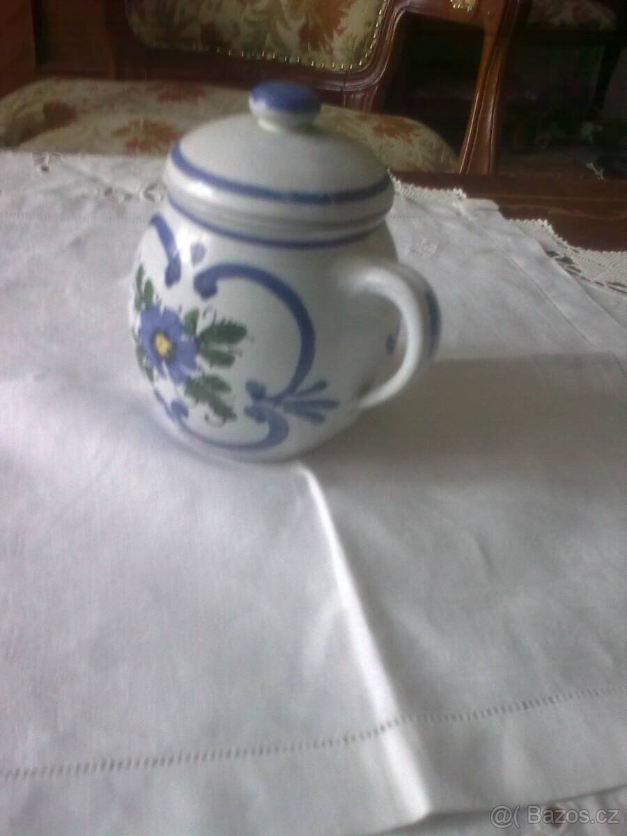 hrneček s pokličkou