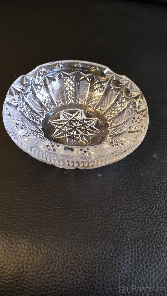 Popelník krásný broušený - váha 752 gramů