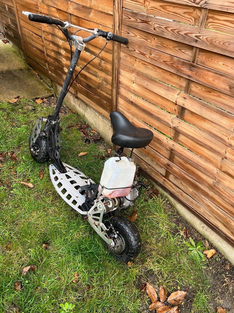 Benzinová koloběžka