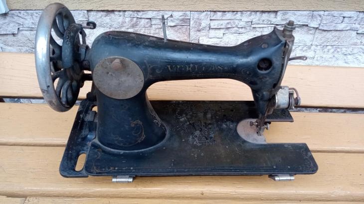 Historický šicí stroj Veritas