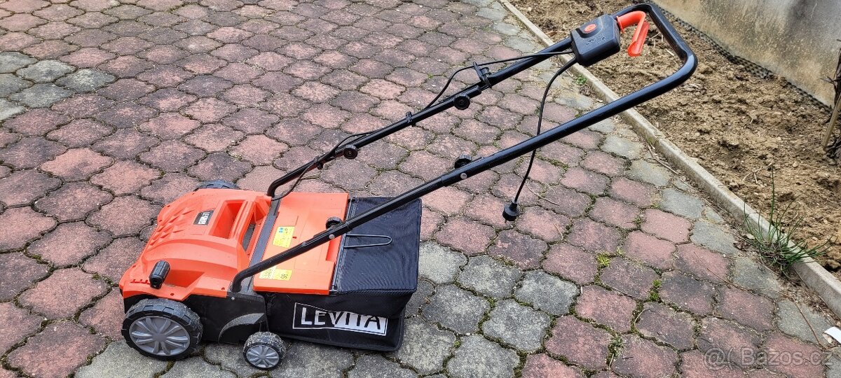 vertikutátor na trávní plochy