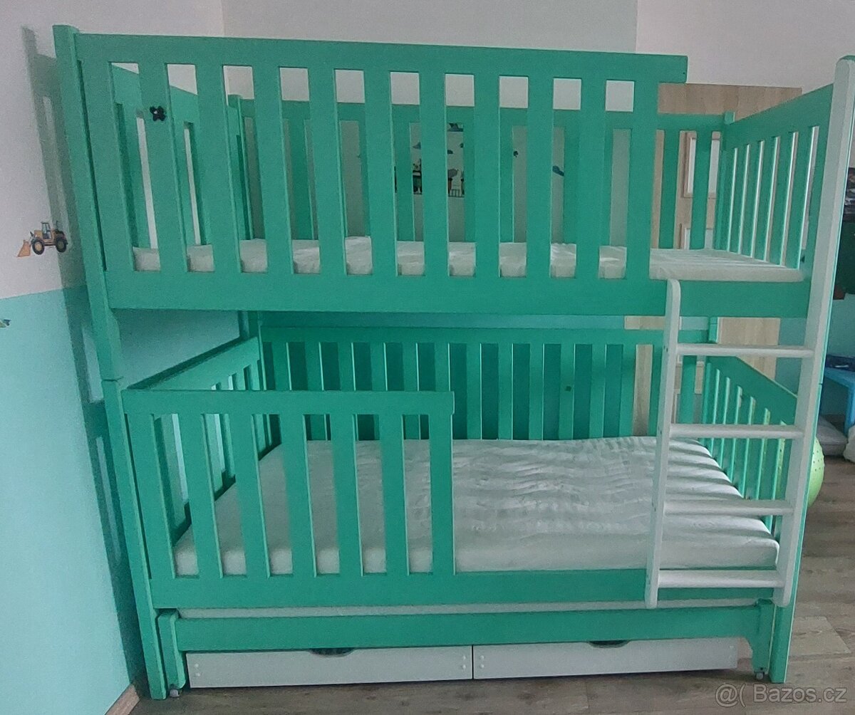 Dětská patrová postel s přistýlkou a šuplíky