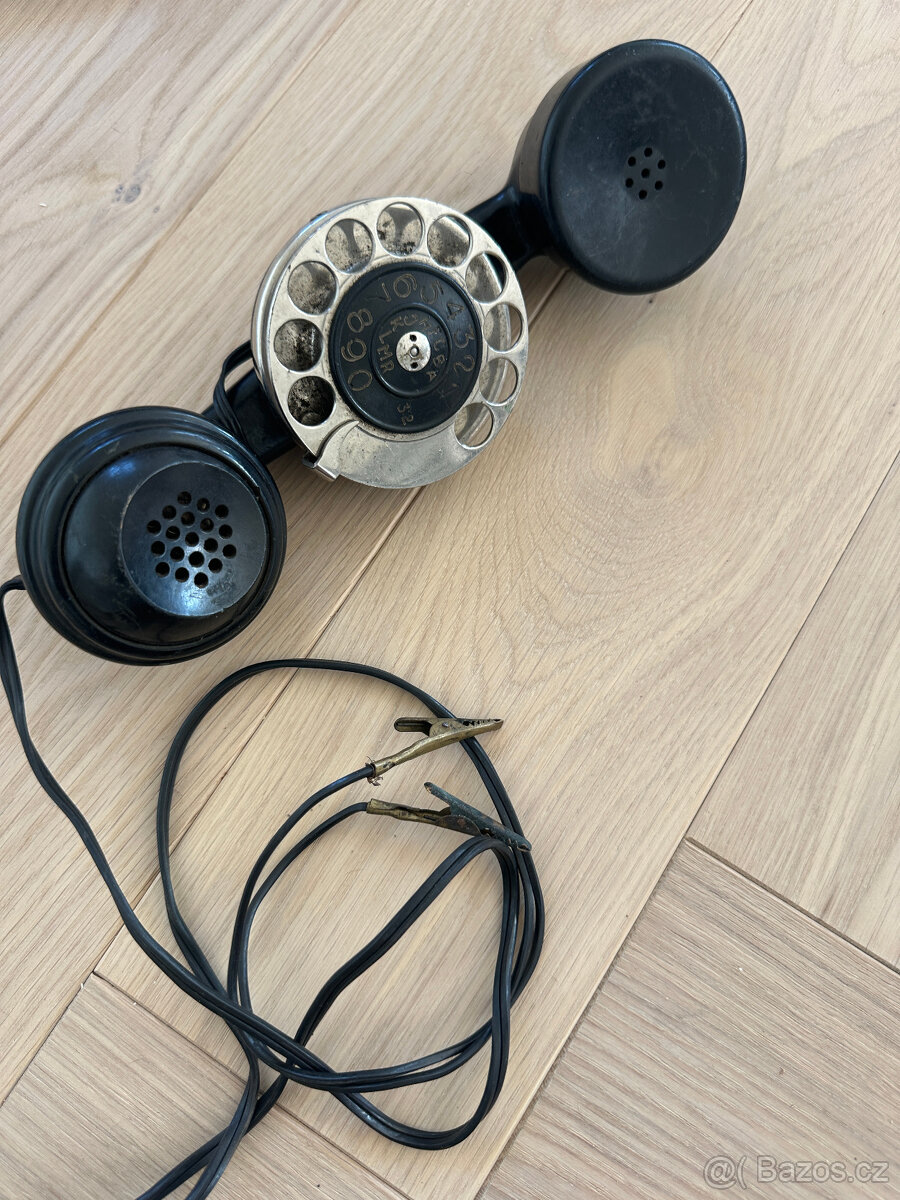 STAROŽITNÝ Telefon s integrovaným číselníkem 60.l