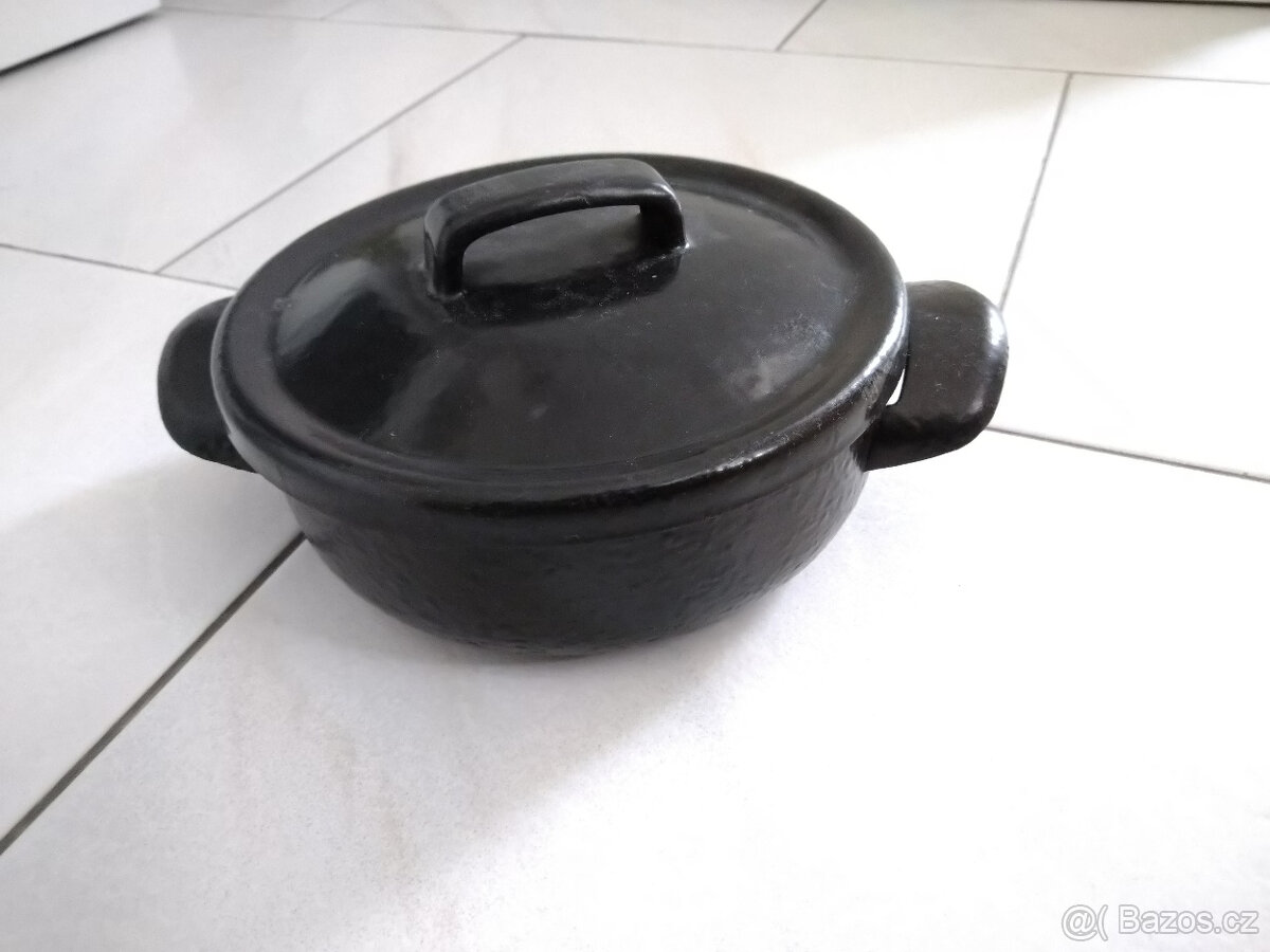 Litinový hrnec průměr 16 cm