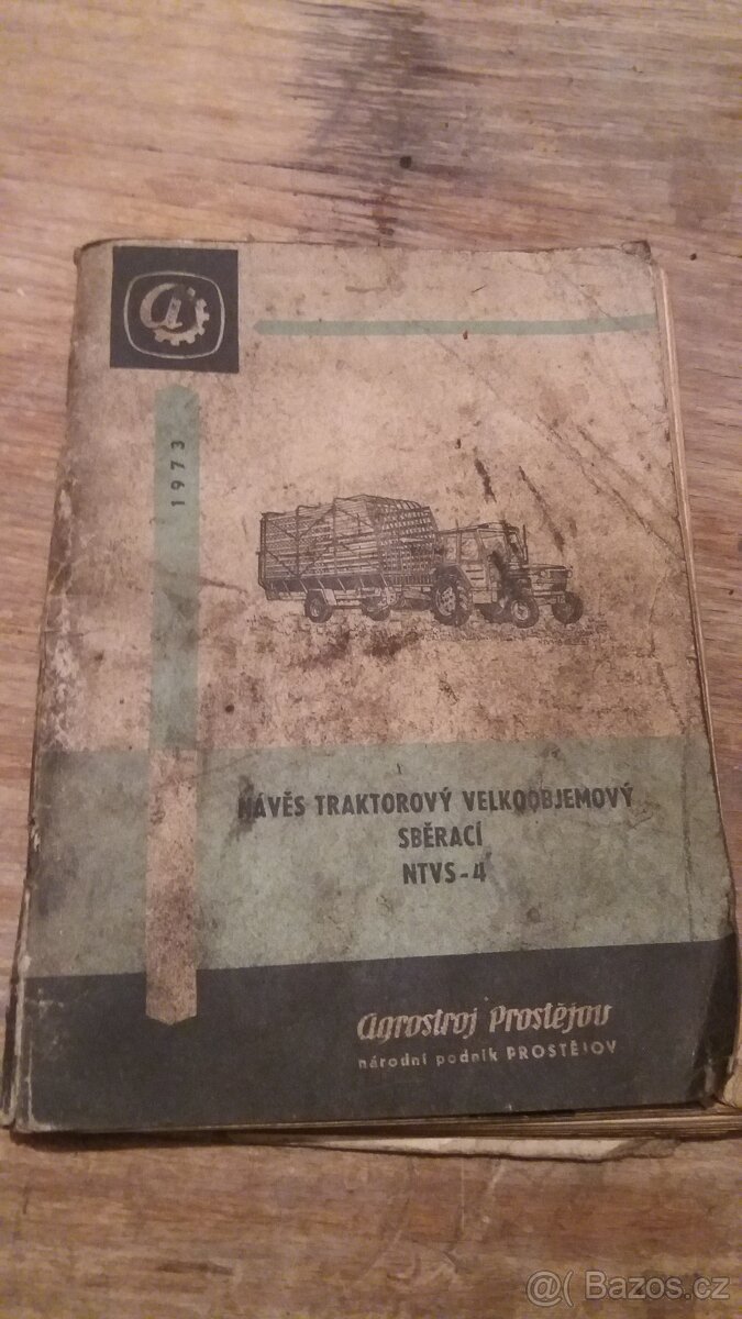 Manuál pro sběrací traktorový návěs NTVS-4 z roku 1973