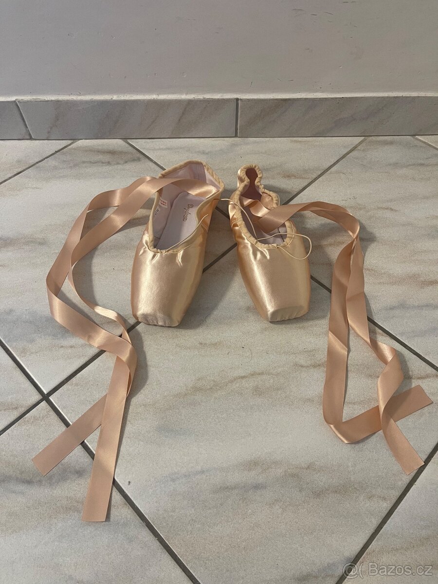 Nové baletní špičky s dřevěnou špičkou Daydance.