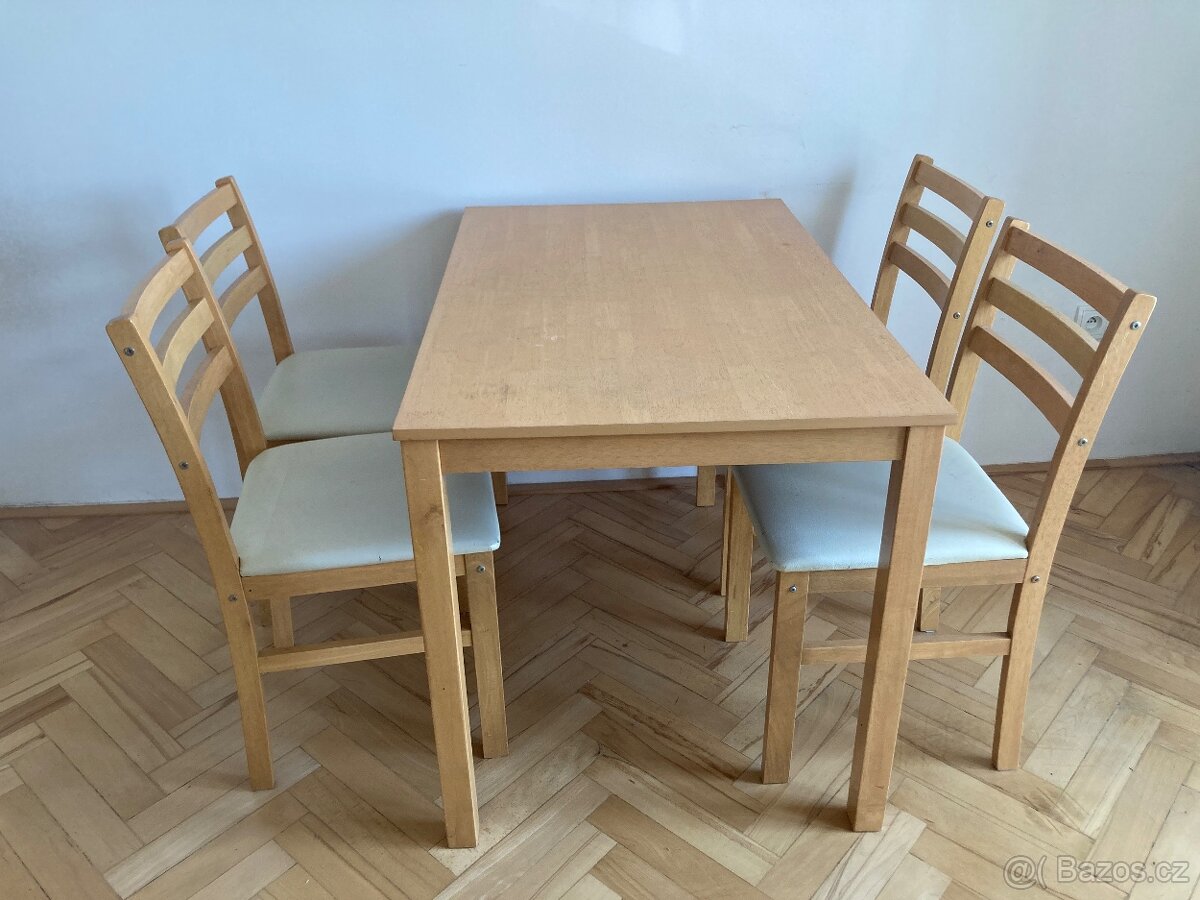 Jídelní stůl se židlemi