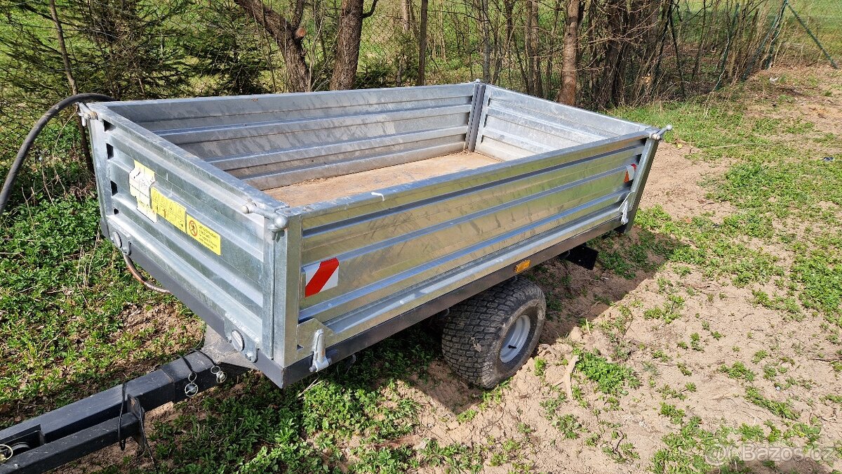 Hydraulicky sklopný vlek 1,5t