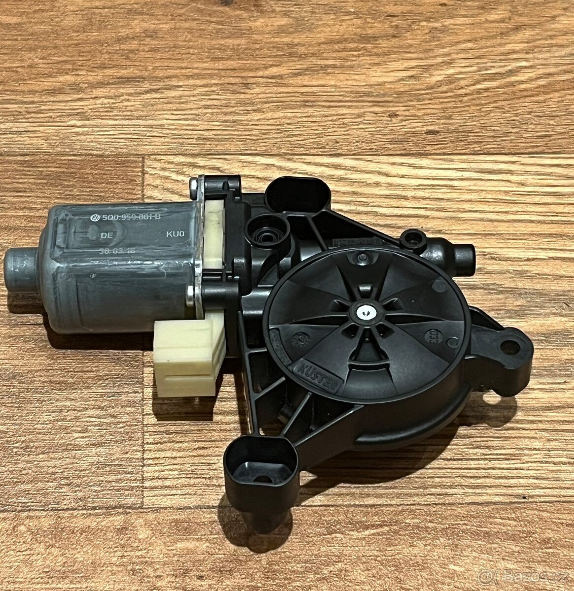 Motorek ovládání okna Levý 5Q0959801B Škoda, VW, AUDI, SEAT