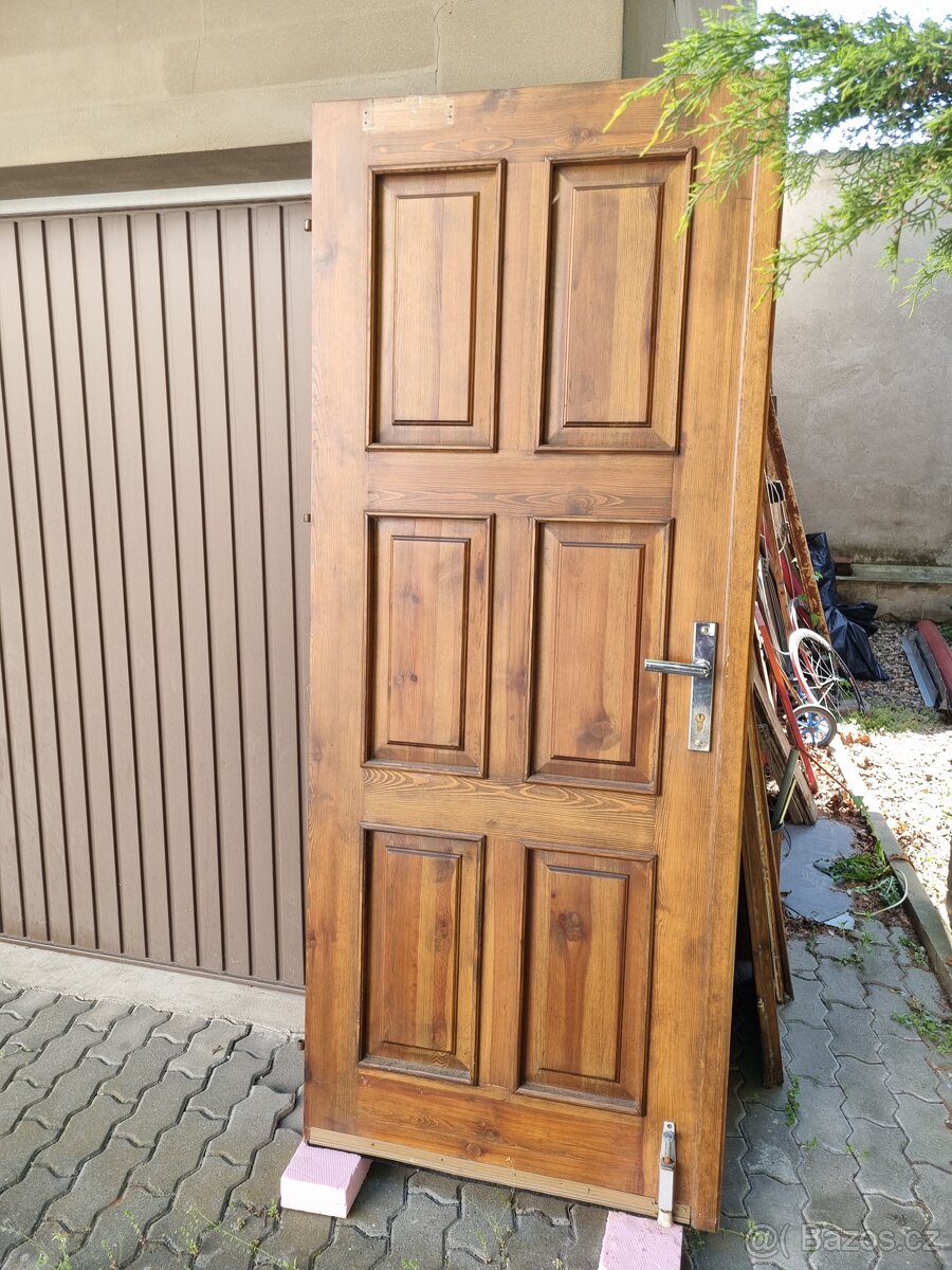 Vchodové dveře