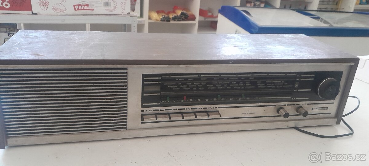 Stolní rádio grundig