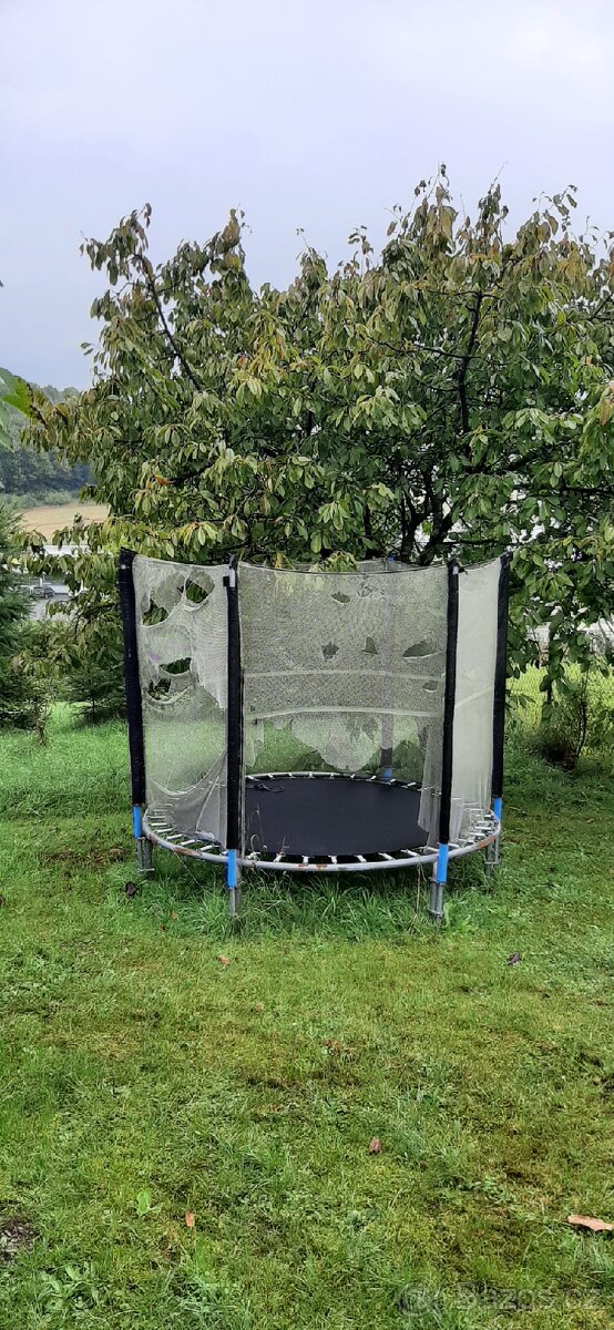 Trampolína