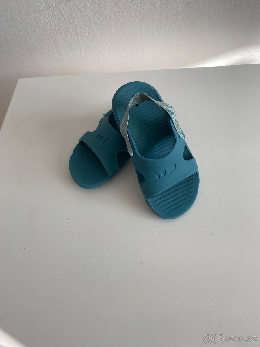 Dětské pantofle k bazénu Decathlon