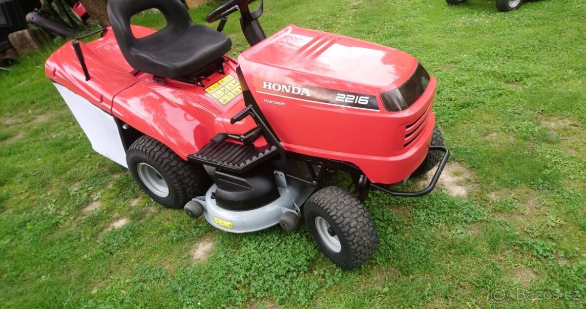 Zahradní traktor traktůrek sekacka -Honda  v2