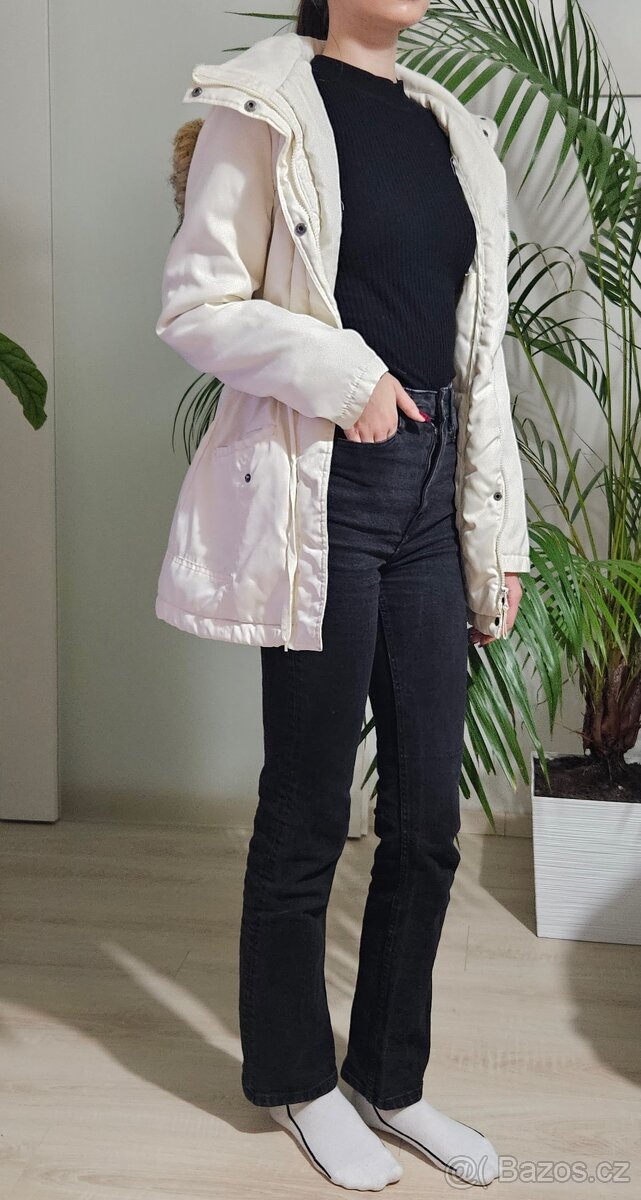 Smetanová zimní bunda, parka vypasovaná vel xs