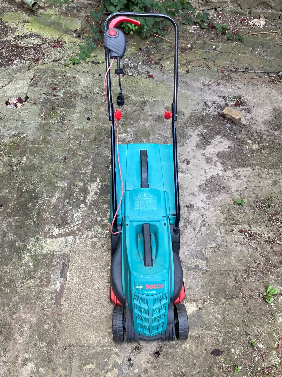 Bosch Rotak 32 R – plně funkční, použitá